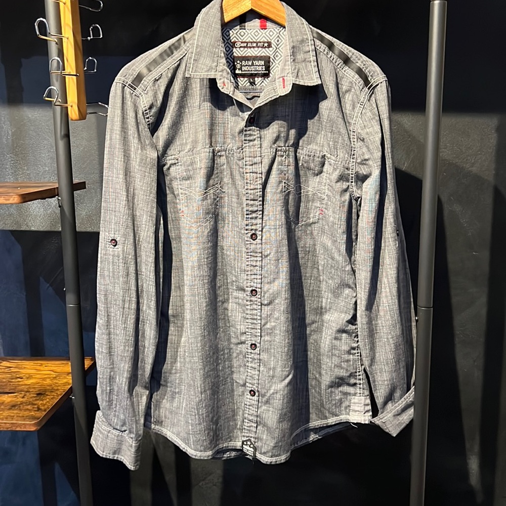 Raw Yarn mens long sleeve free shirt Gray with lots of detail work. Very nice L